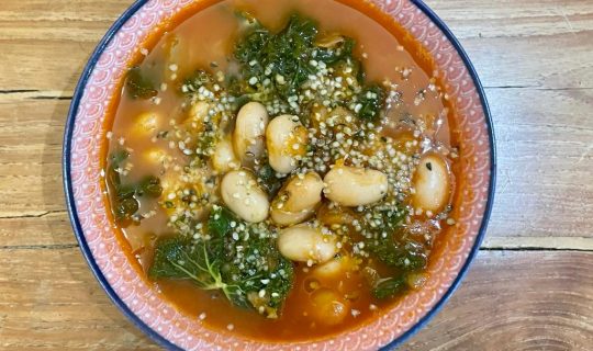 vegan high protein bean and kale soup